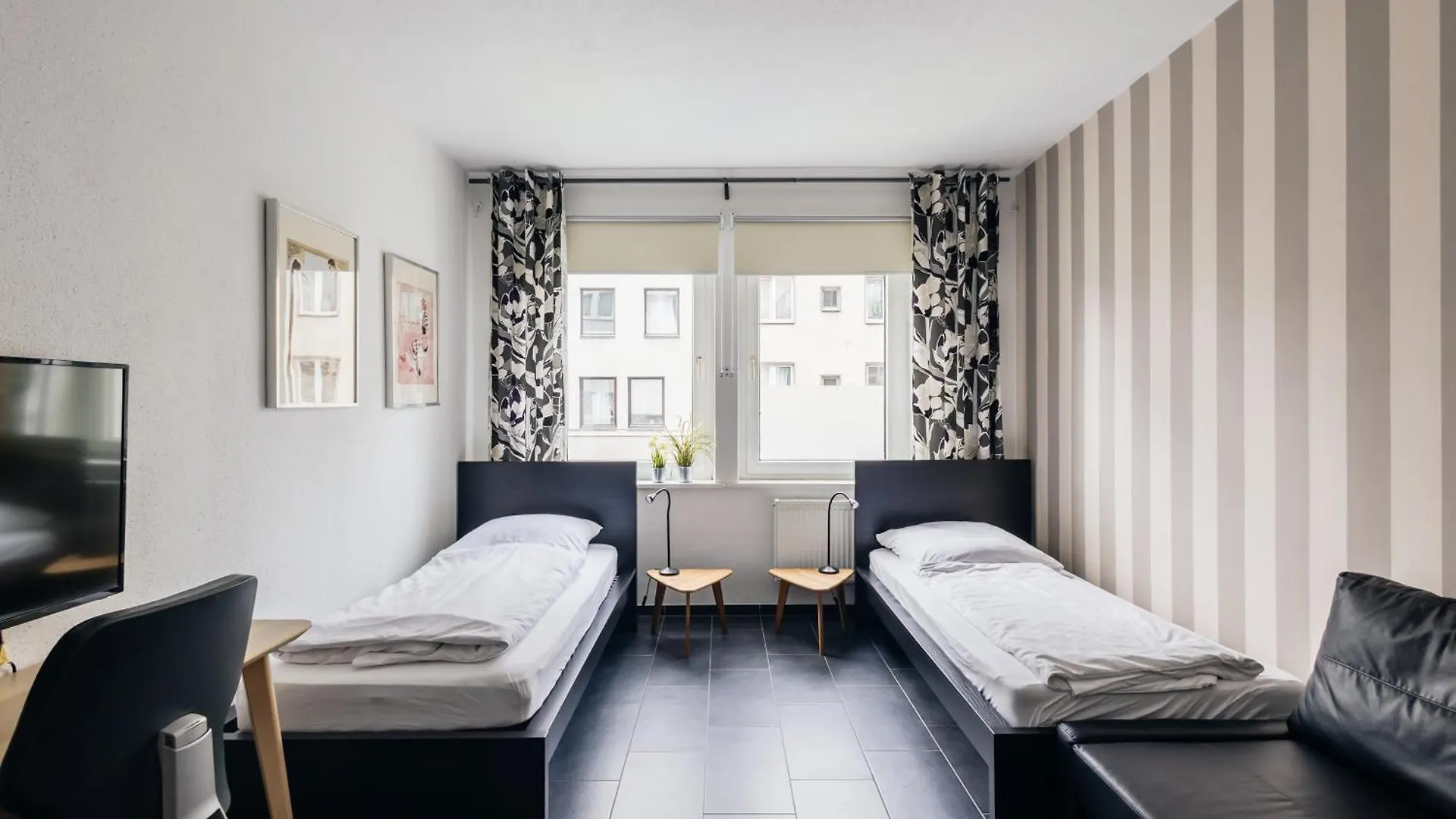 Centrally Located 2-Room Apartment Ганновер