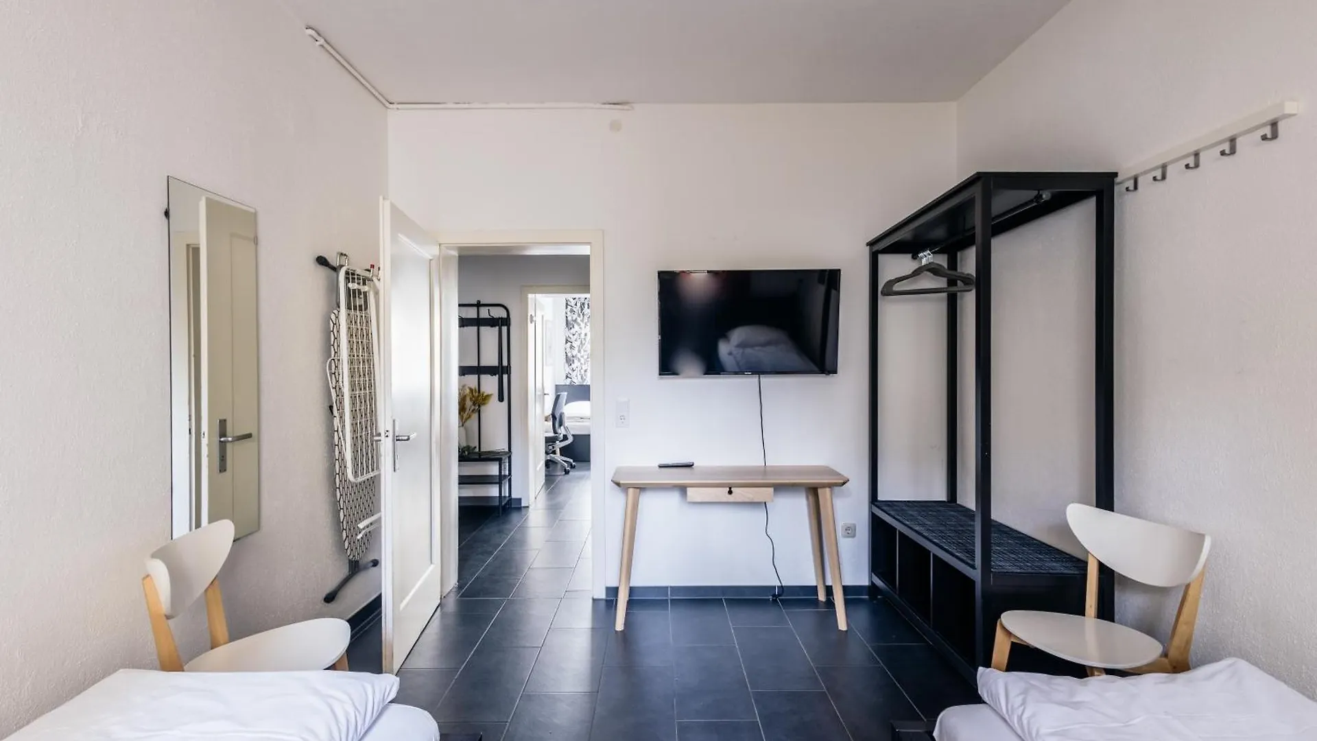 Centrally Located 2-Room Apartment Ганновер 0*,  Германия