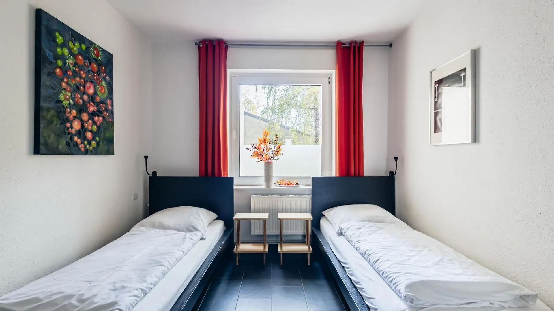 Centrally Located 2-Room Apartment Ганновер 0*,  Германия