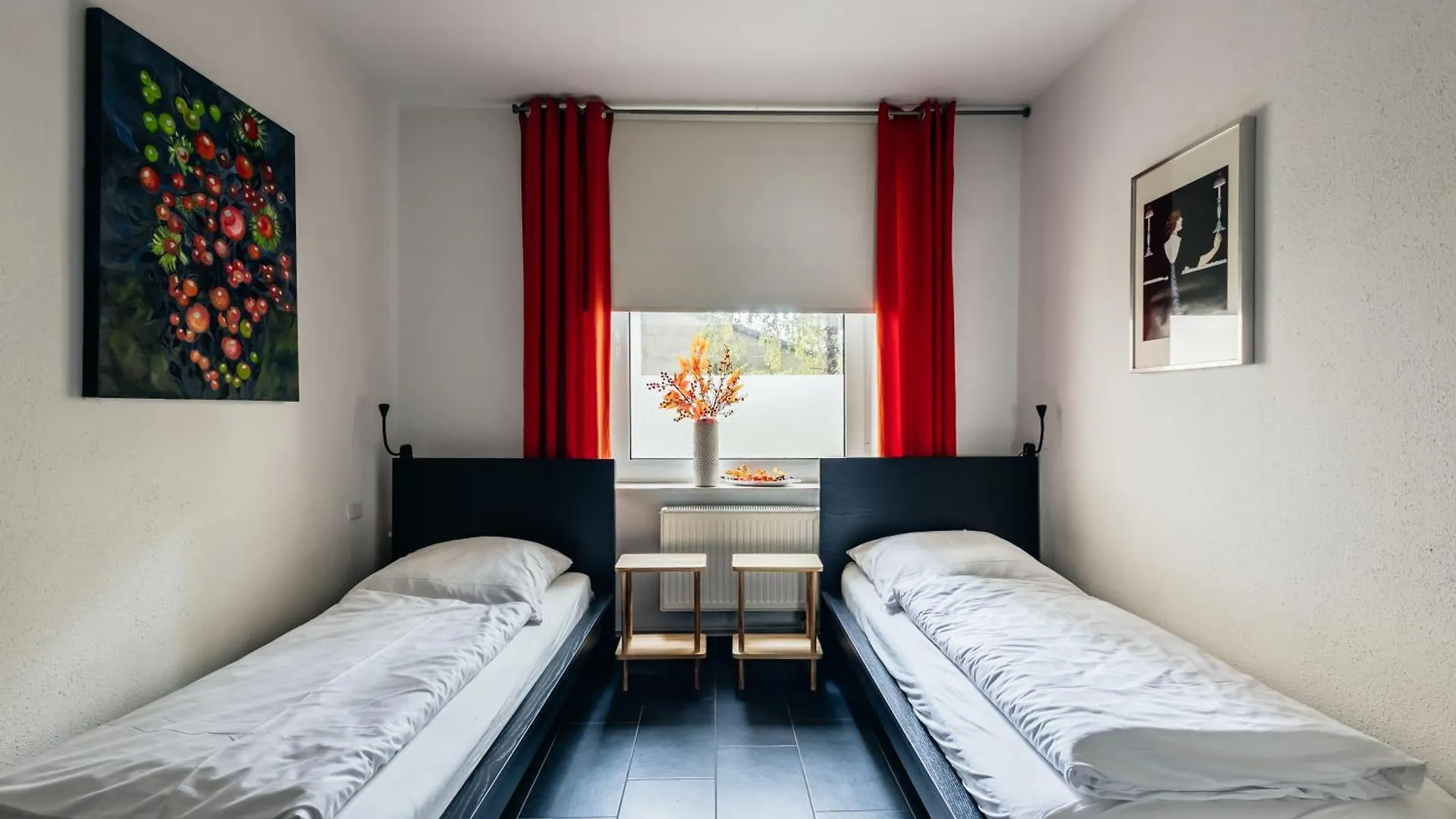 Centrally Located 2-Room Apartment Ганновер Германия
