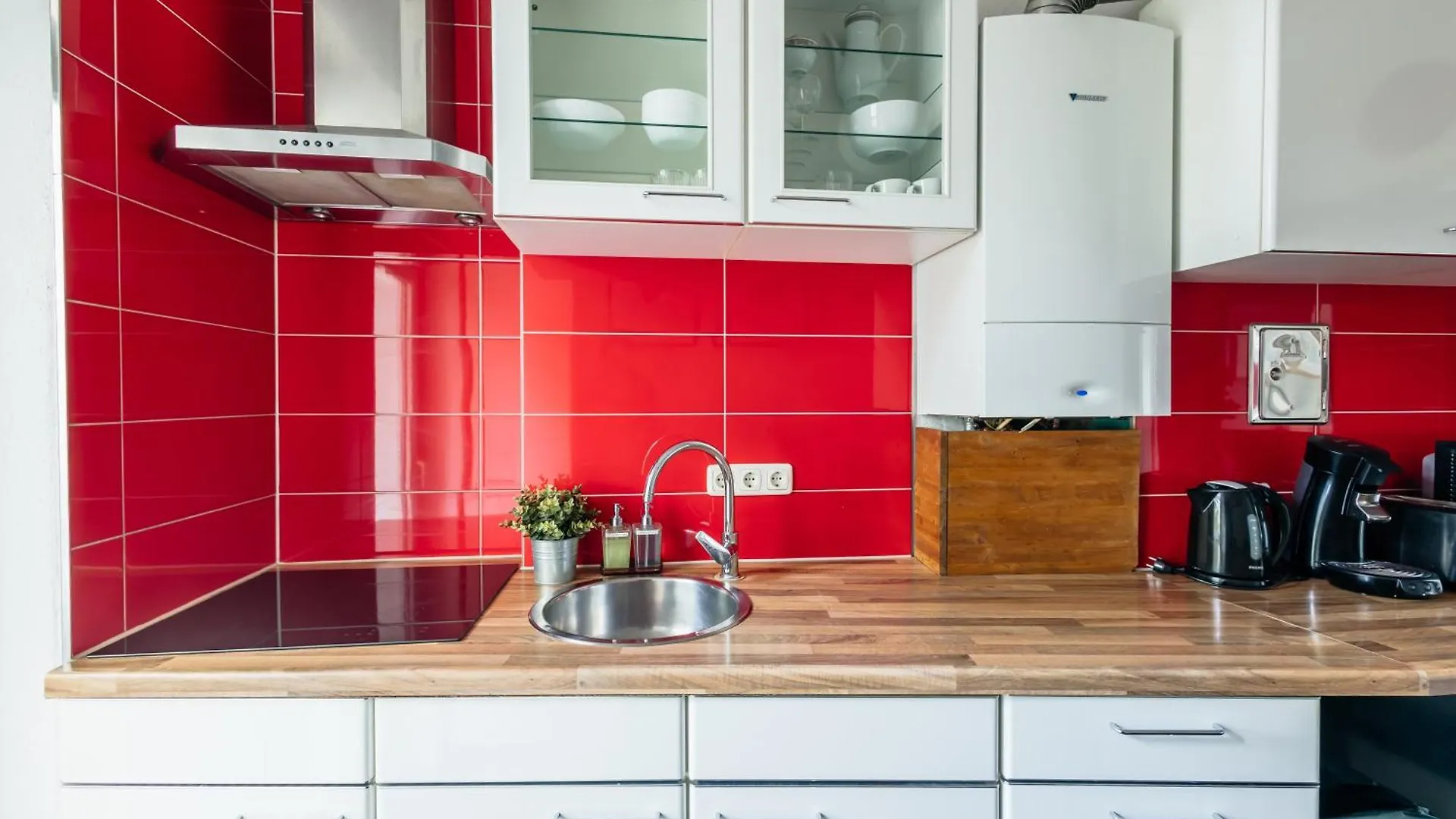 Centrally Located 2-Room Apartment Ганновер Германия