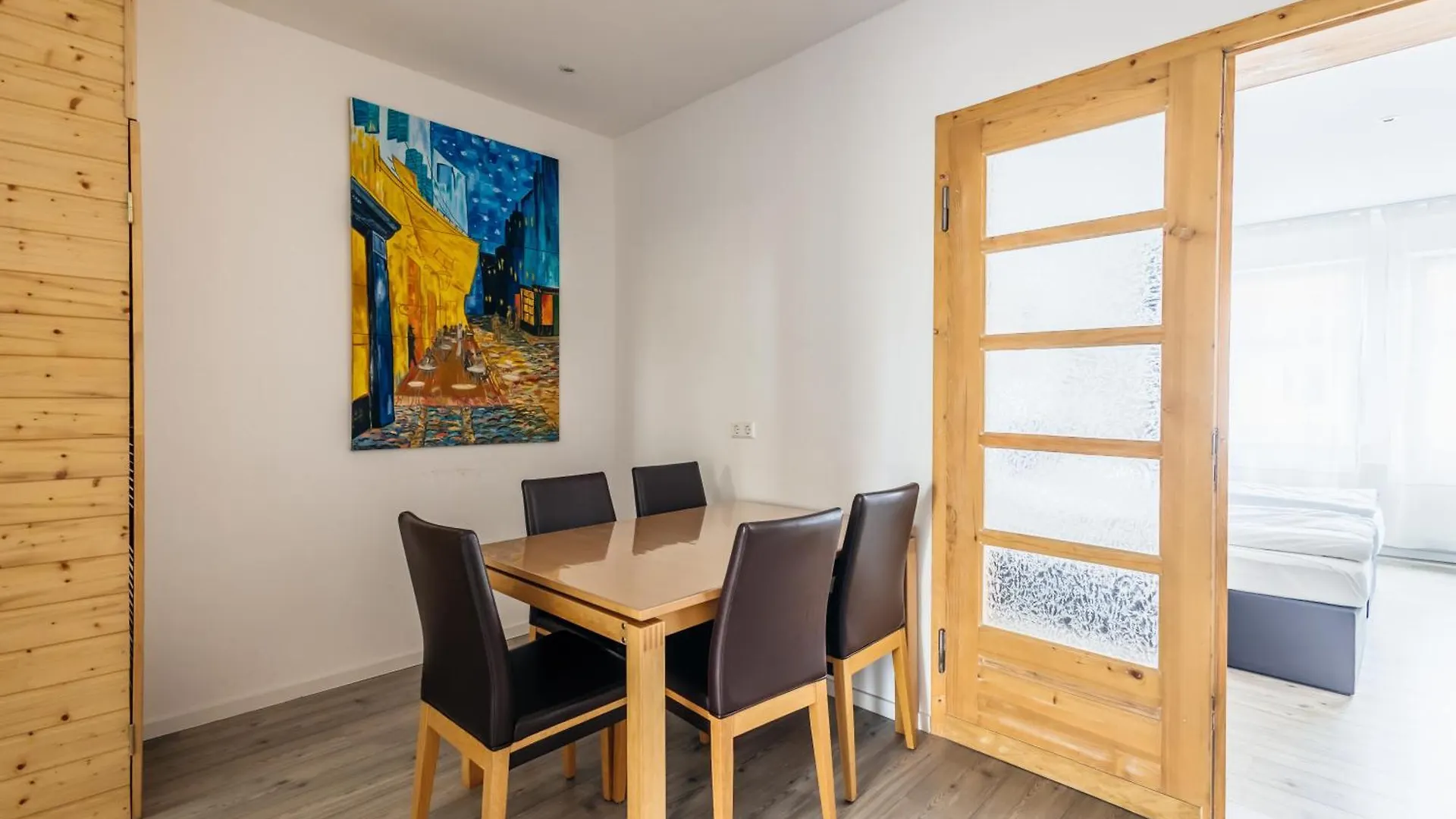Centrally Located 2-Room Apartment Ганновер Германия