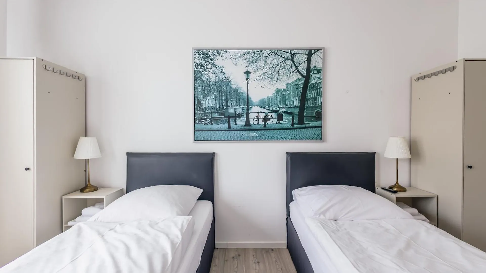 Centrally Located 2-Room Apartment Ганновер 0*,  Германия