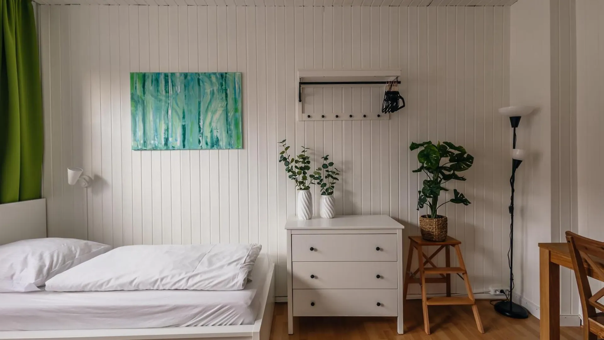 Centrally Located 2-Room Apartment Ганновер Германия