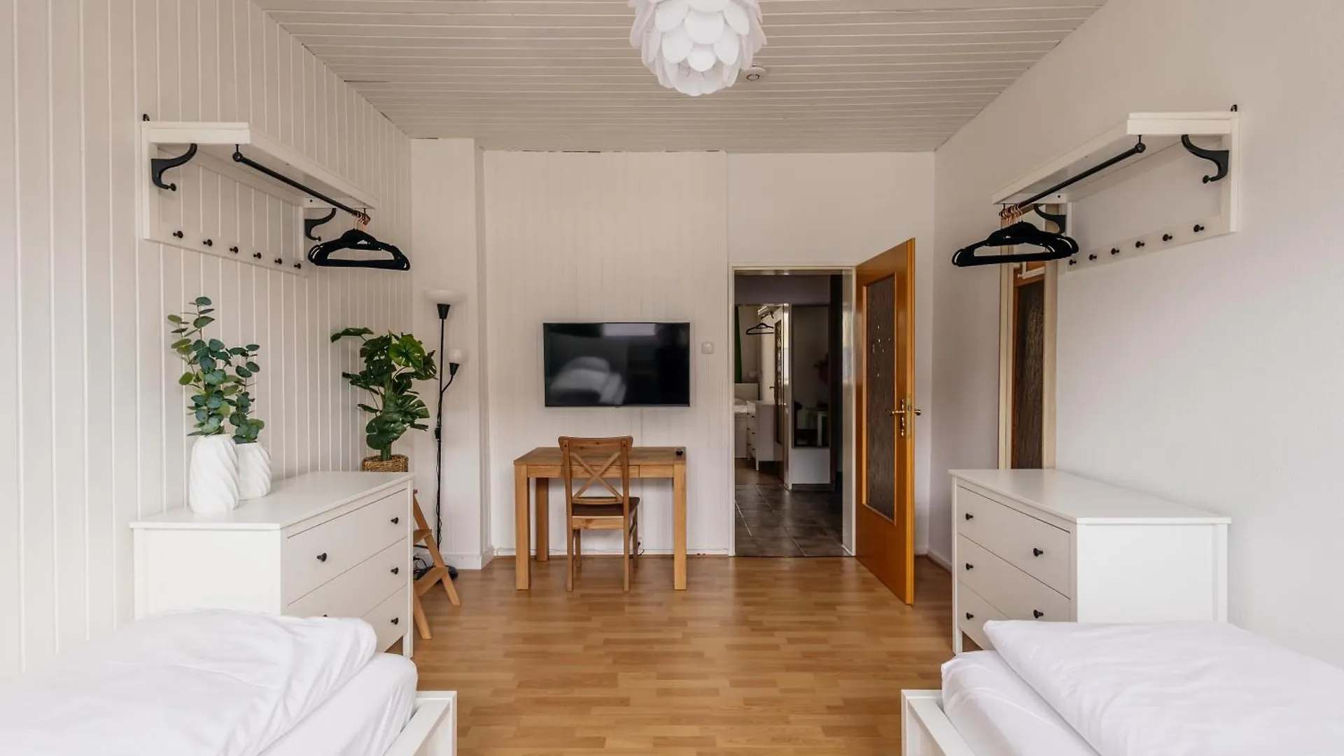 Centrally Located 2-Room Apartment Ганновер 0*,  Германия