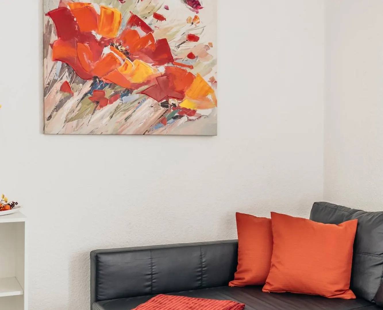 Centrally Located 2-Room Apartment Ганновер