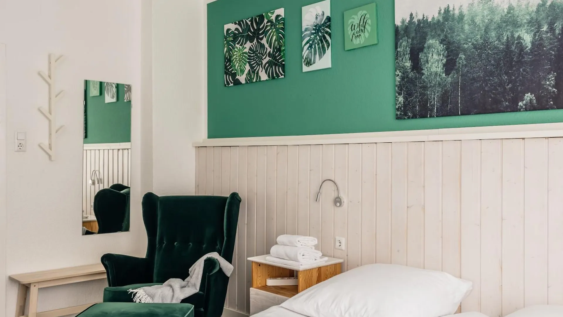 Centrally Located 2-Room Apartment Ганновер