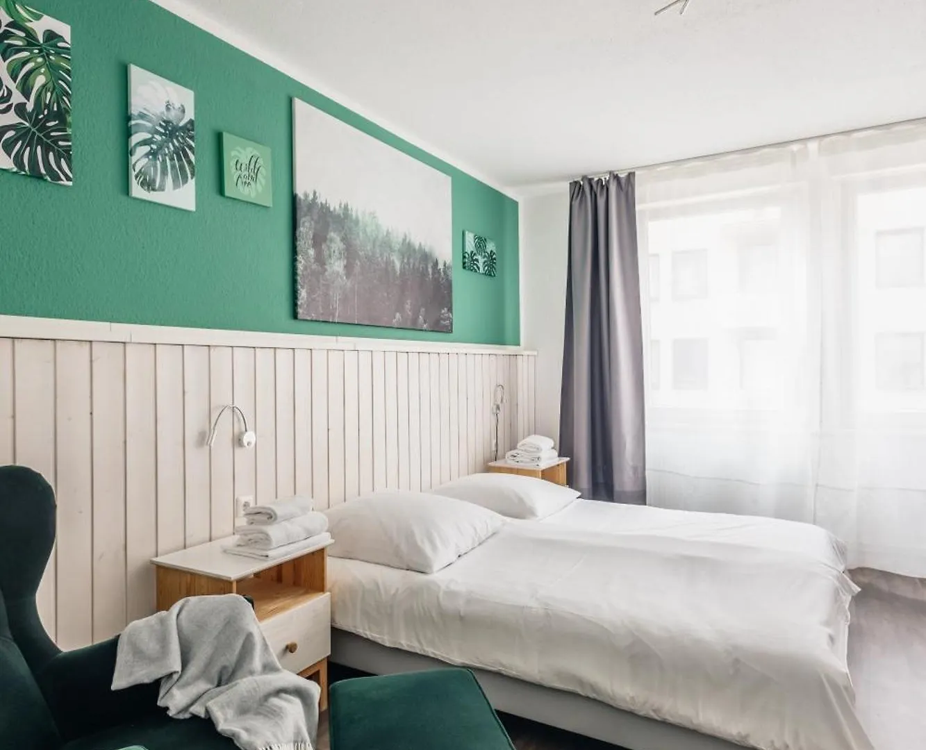 Centrally Located 2-Room Apartment Ганновер