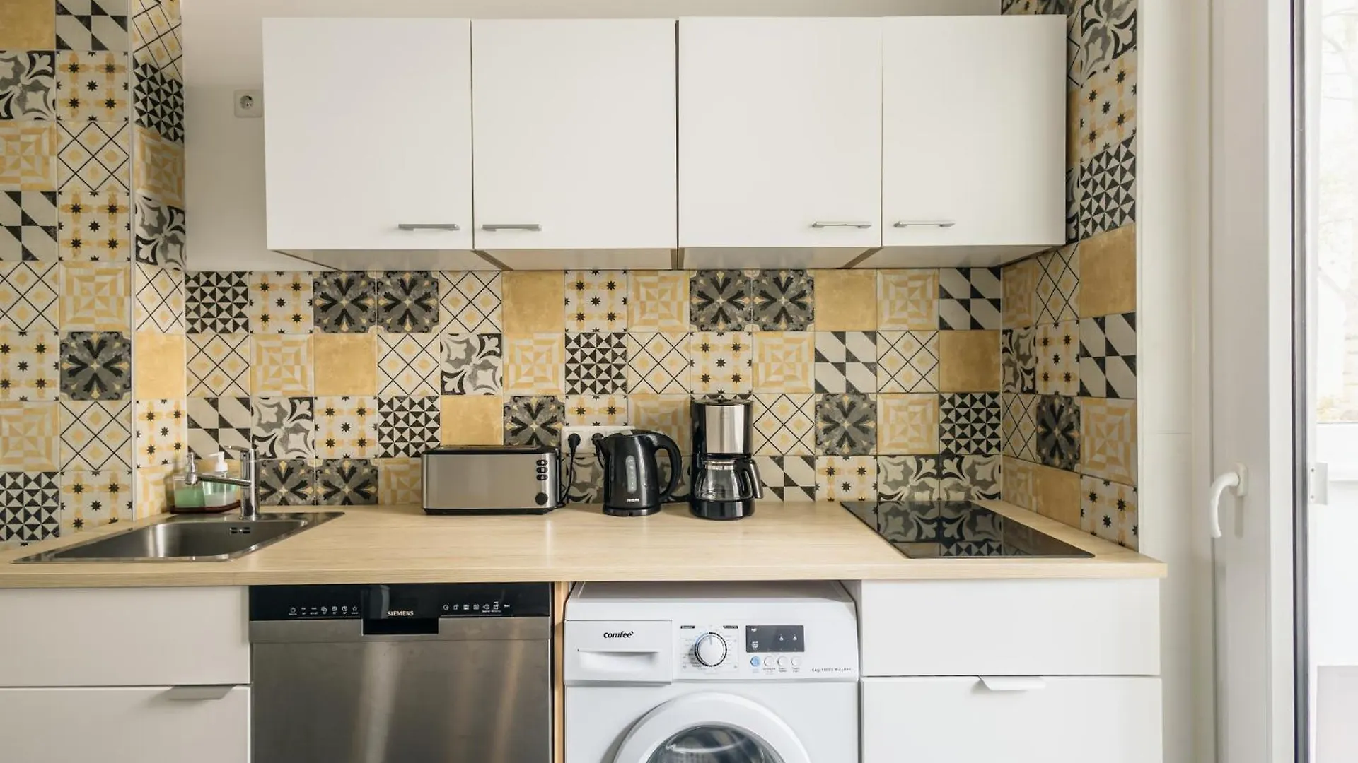 Centrally Located 2-Room Apartment Ганновер