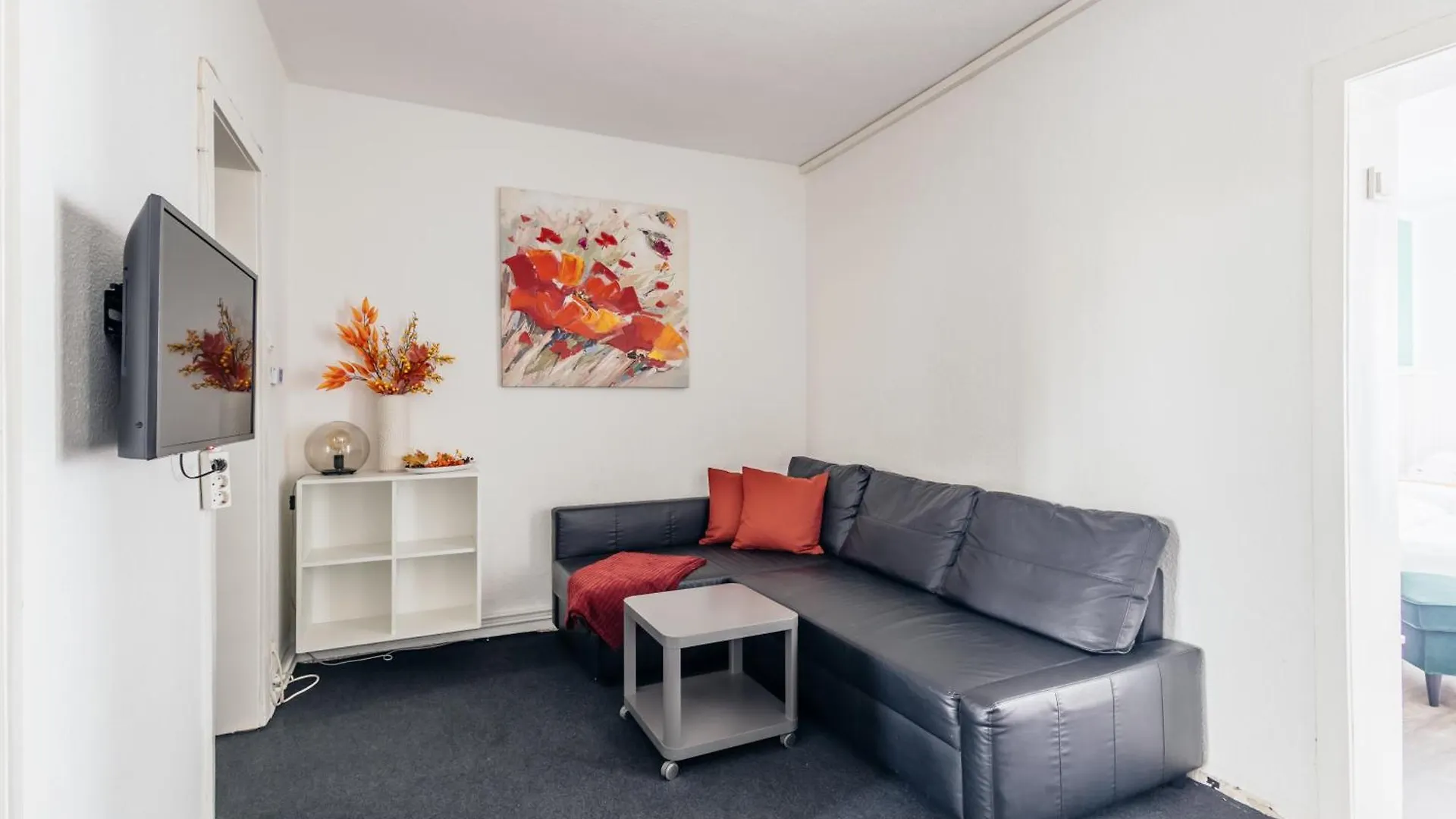 Centrally Located 2-Room Apartment Ганновер