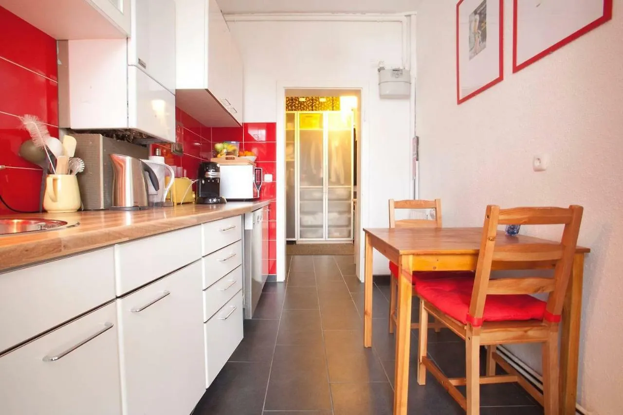 Centrally Located 2-Room Apartment Ганновер Германия