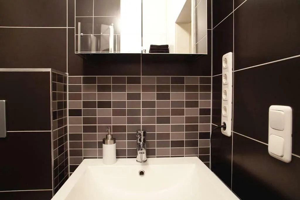 Centrally Located 2-Room Apartment Ганновер Германия