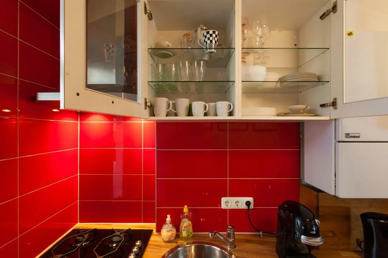 Centrally Located 2-Room Apartment Ганновер
